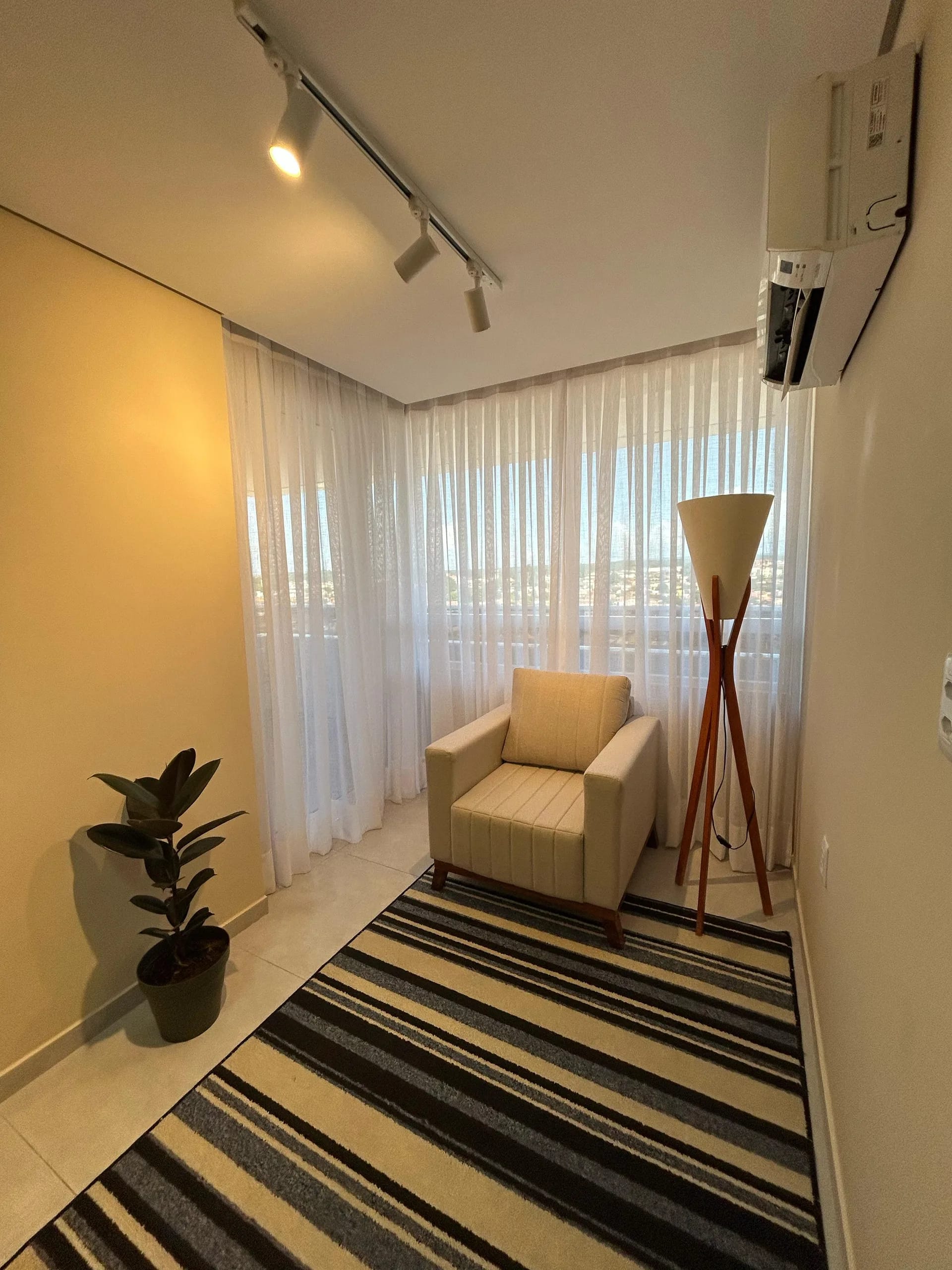 Sala 1 do Espaço Versar — ambiente acolhedor e privativo no 9º andar do Blue Tower, Crato/CE — 5 de 11